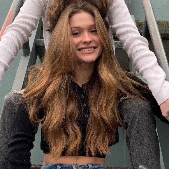 Meet your Posher, Katie - Picture 2 of 4